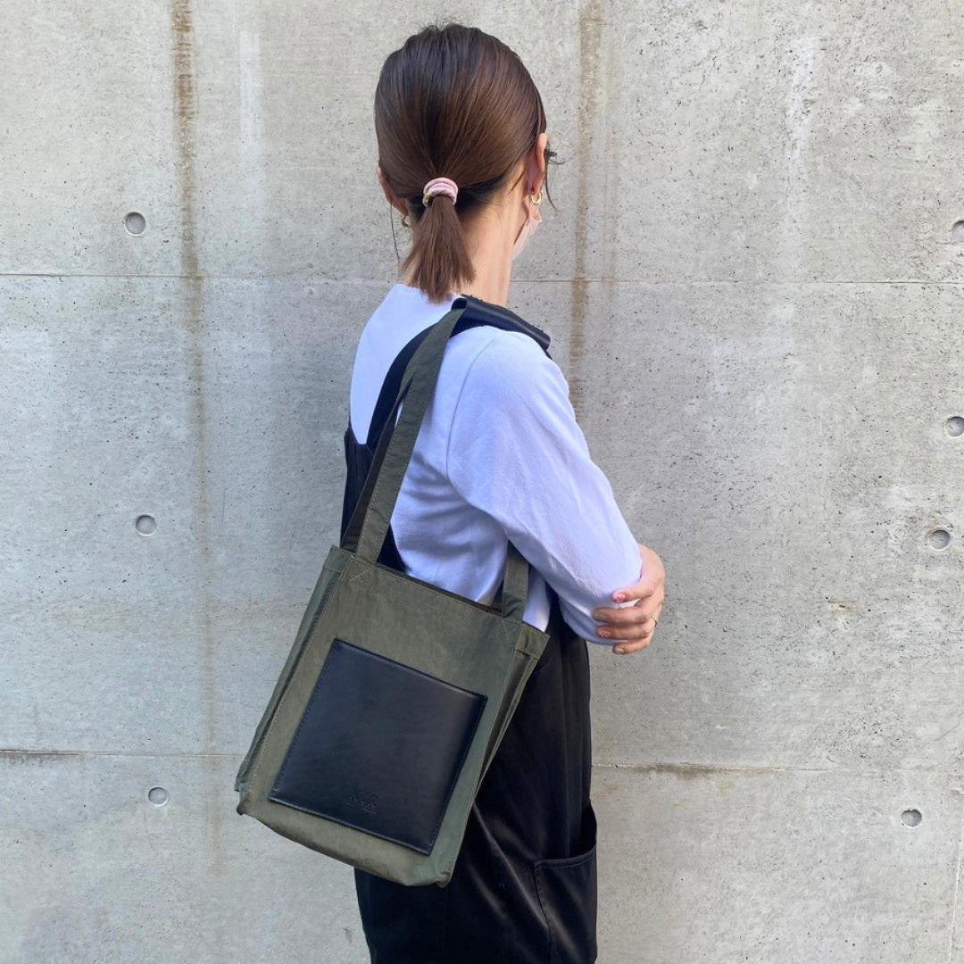 Book Holic Tote｜本好きのための収納力