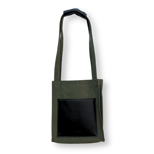 Book Holic Tote｜本好きのための収納力